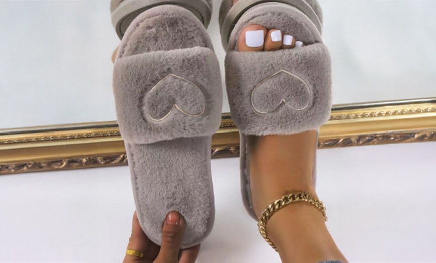 Image 8: Women's Plush Slippers