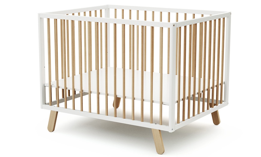 Image 3: Parc bébé en bois de la marque AT4