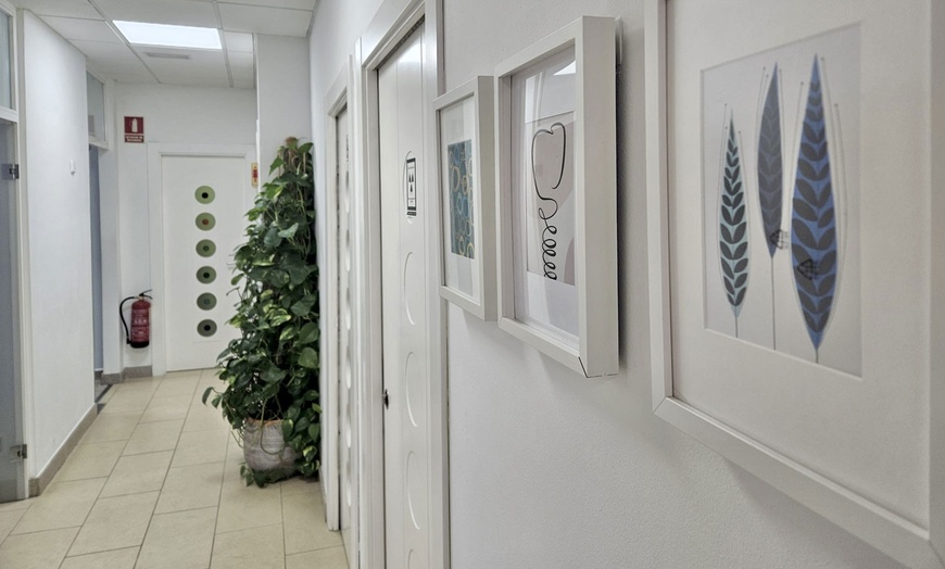 Image 7: Limpieza dental completa con ultrasonidos, pulido y curetaje opcional