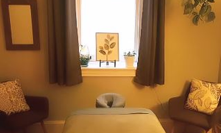 Image 3: Indulge in 60 min Custom Massage with Add-Ons!