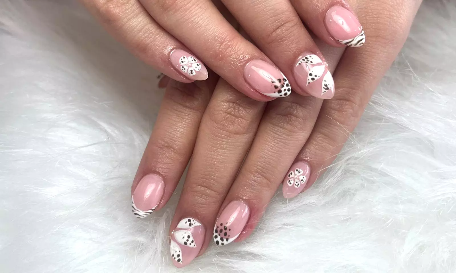 Manicura, pedicura exprés o primera puesta de uñas con gel/acrílico