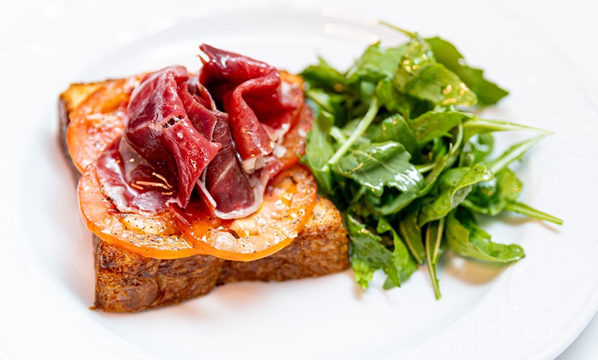 Image 5: Brunch para 2 o 4 con dulces, salados, bebidas y premium con cócteles
