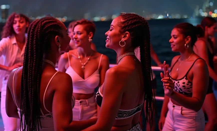 Image 10: 3-Hour Miami Hip-Hop Yacht Party with Live DJs & Free Drinks