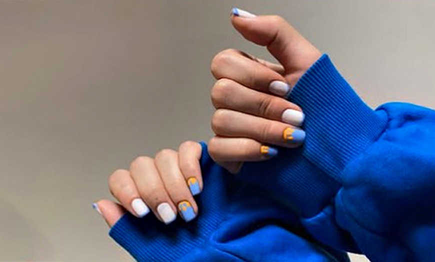 Image 9: Manicure en/of pedicure, zo uitgebreid als jij wil