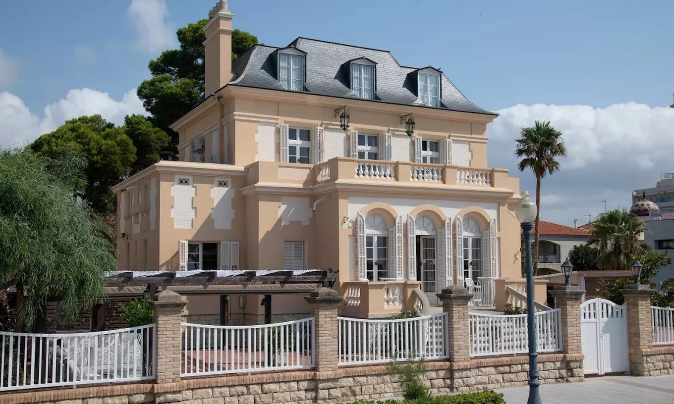 Menú mediterráneo junto al mar para 2 o 4 con postres y bebidas