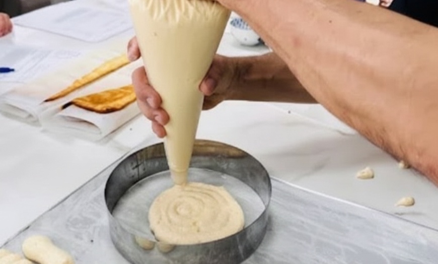 Image 3: Taller de repostería americana en Málaga