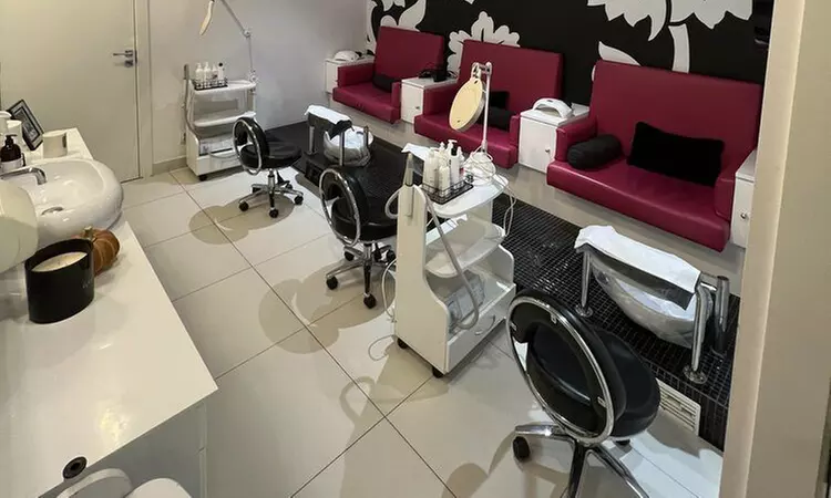 Manicure i pedicure hybrydowy, przedłużanie żelem i więcej