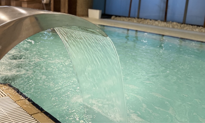 Image 1: Circuito termal para 1 o 2 personas con bañera o ducha vichy a elegir 