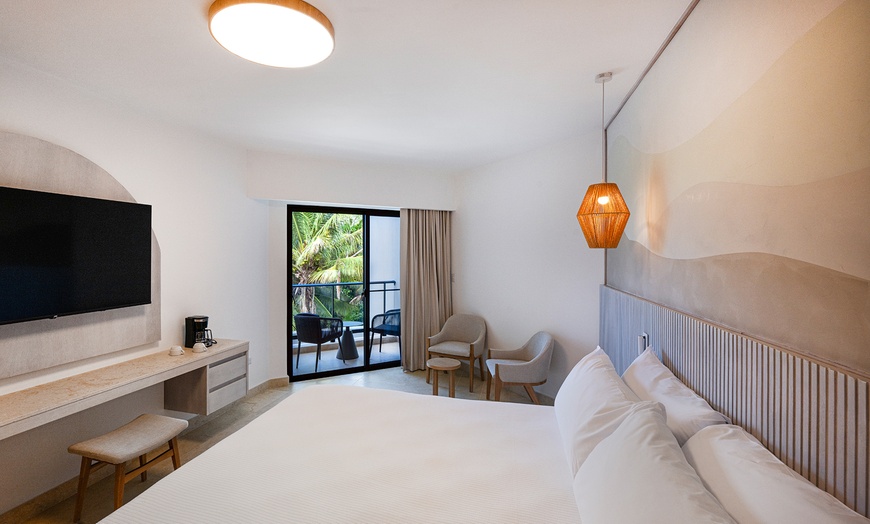 Image 3: ✈4-Night All-Inclusive Punta Cana Vacation from Travel by Jen