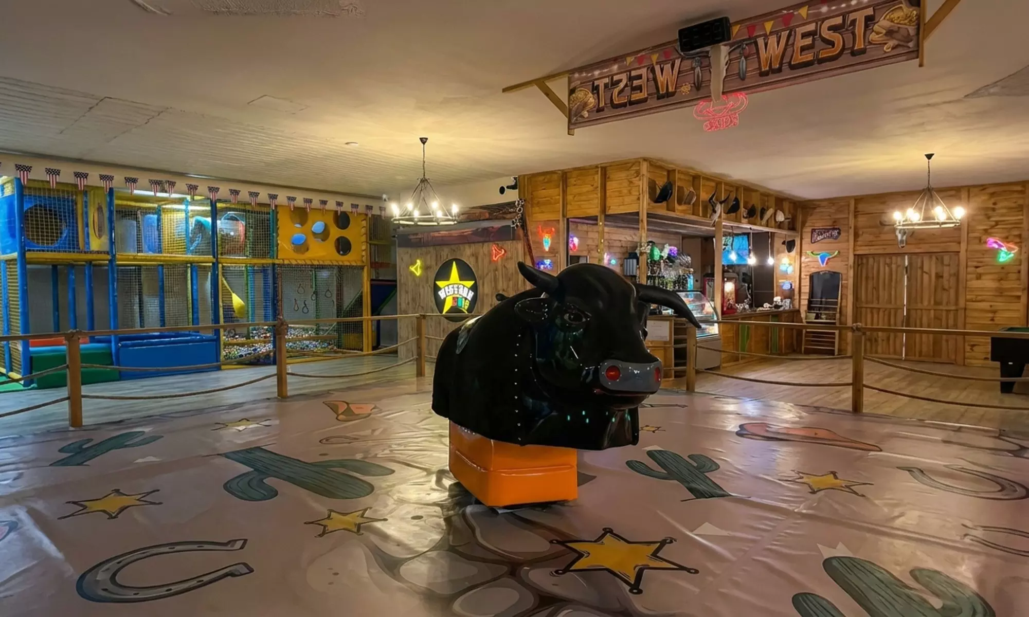 Zabawa na Dzikim Zachodzie: Wejście na salę zabaw dla 1-4 dzieci