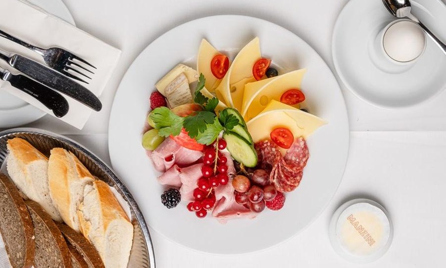 Image 9: Reichhaltiges Frühstück inkl. je ein Eiergericht für 2 oder 4 Personen