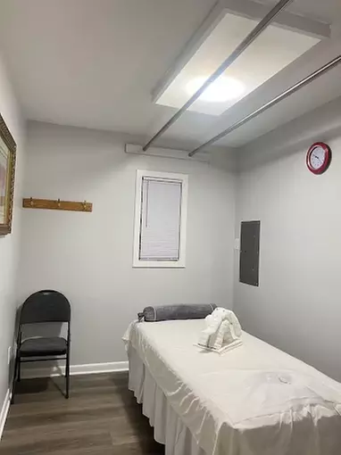 Enjoy Body and Foot Combo Massages for 1 or 2 withOptional Hot Stones 
