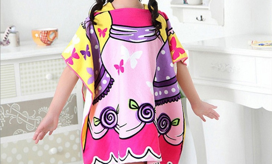 Image 4: Kids Novelty Hooded Swim Towel