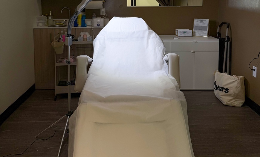 Image 2: Lash Extension Removal, Classic, Hybrid & Volume Sets + Fill Options