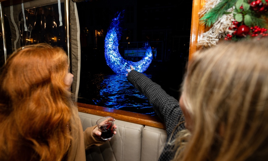Image 13: Amsterdam Light Festival vanaf het water in een elektrische salonboot