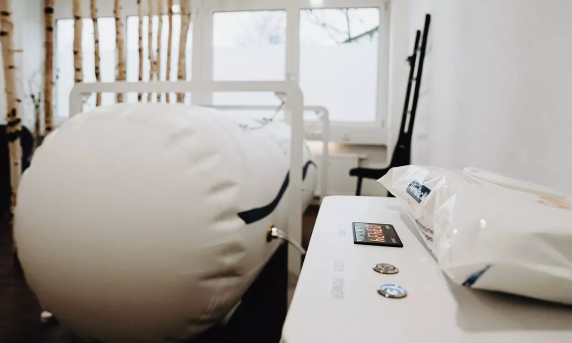 Hyperbare Sauerstofftherapie im Sauerstoffdruckkammer im Gesundheitszentrum Oberhaching (26% sparen) - Primary Image