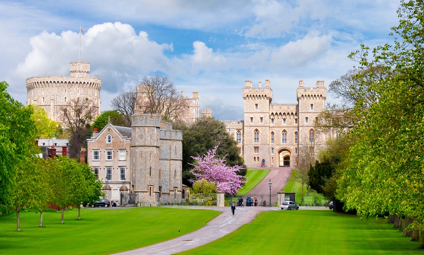 Image 4: Stonehenge, Windsor Castle & Bath Tour tickets with Golden Tours 