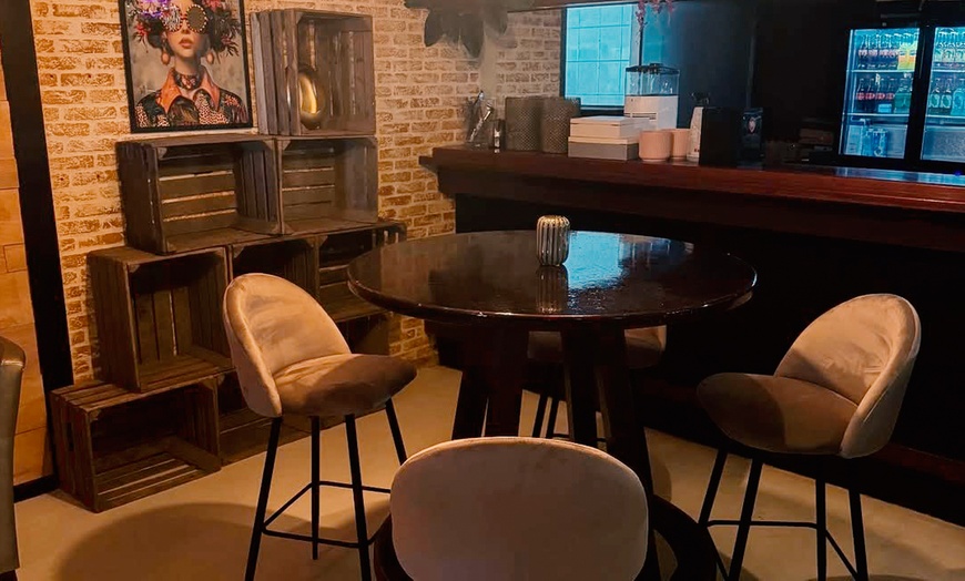 Image 2: Smaakvol 3-gangendiner met uitzicht op de Rhederlaagse Meren