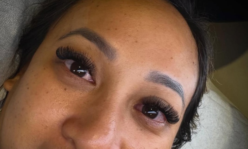 Image 9: Full Set of Classic Lashes or Hybrid or Volume Lashes with One Fill