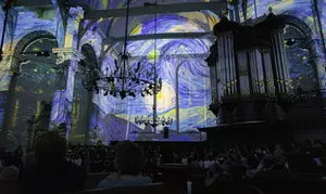 Ontdek hoe Rembrandt Vincent van Gogh beïnvloedde in een 360° lichtshow in de Noorderkerk in Amsterdam, korting tot 38%