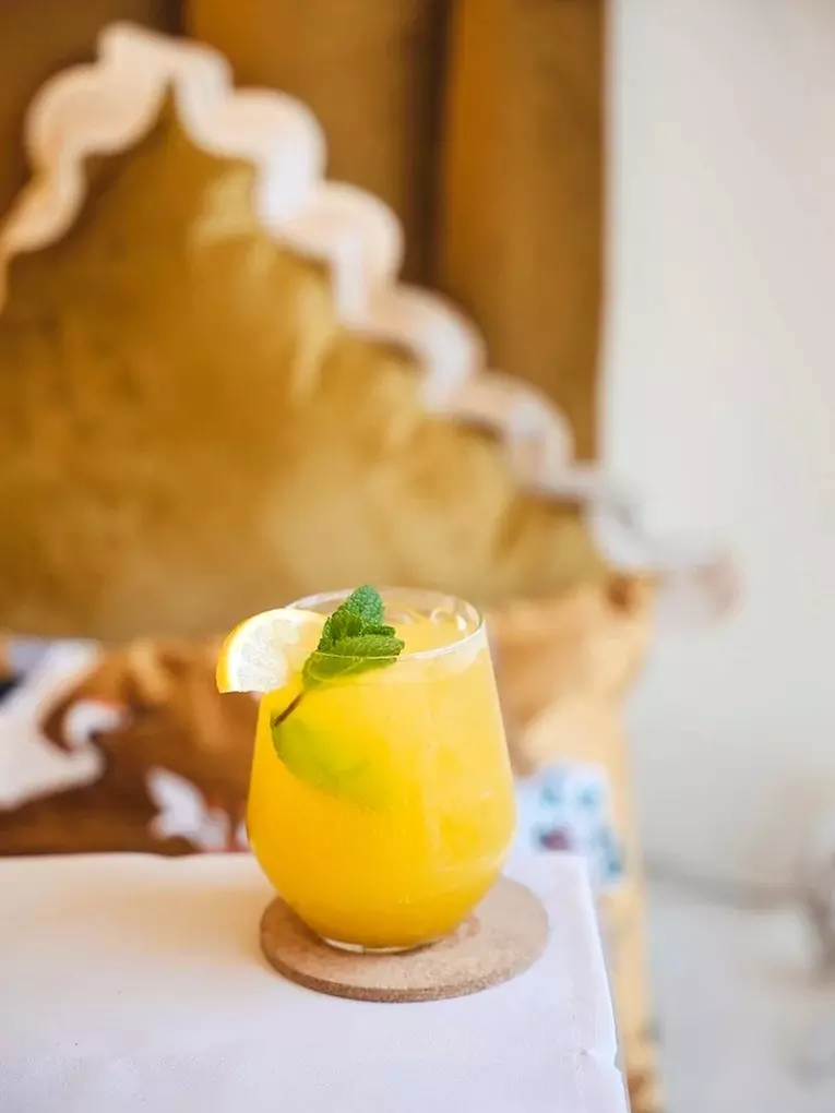 Enjoy Full Meal with Starter, Main, Extras, Dessert & Drinks at OUD