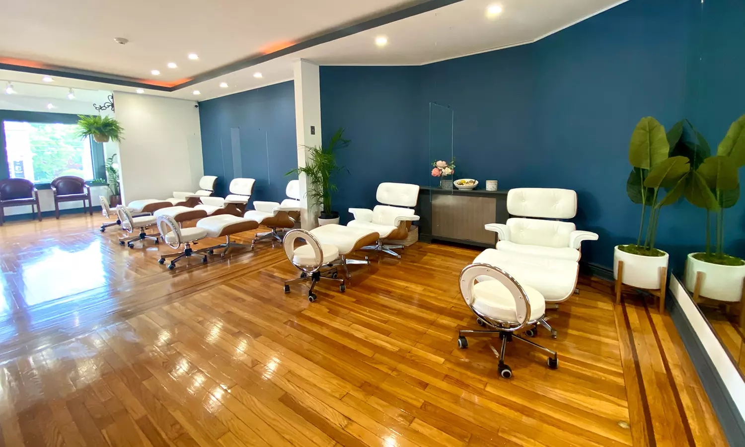 Single or Couples Massage with Hot Stones & Aroma Oils