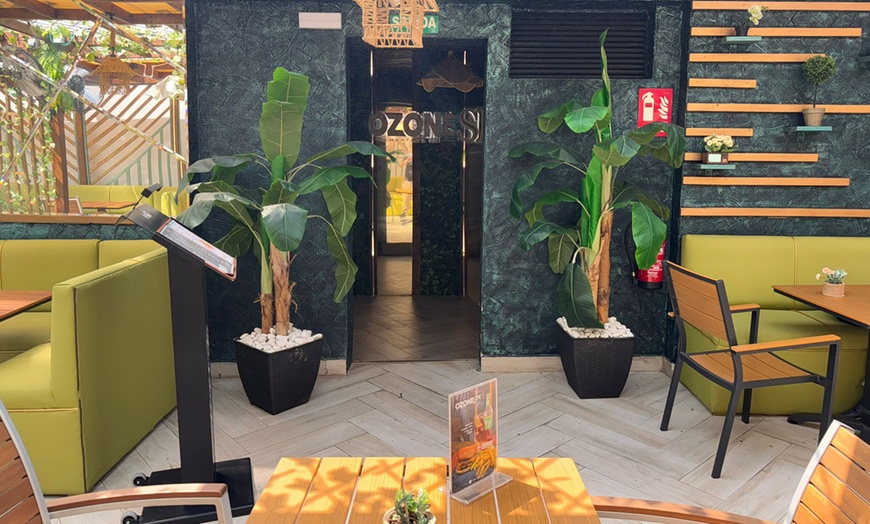 Image 6: Comida y cócteles en el rooftop Ozone Sky para 2 o 4 personas