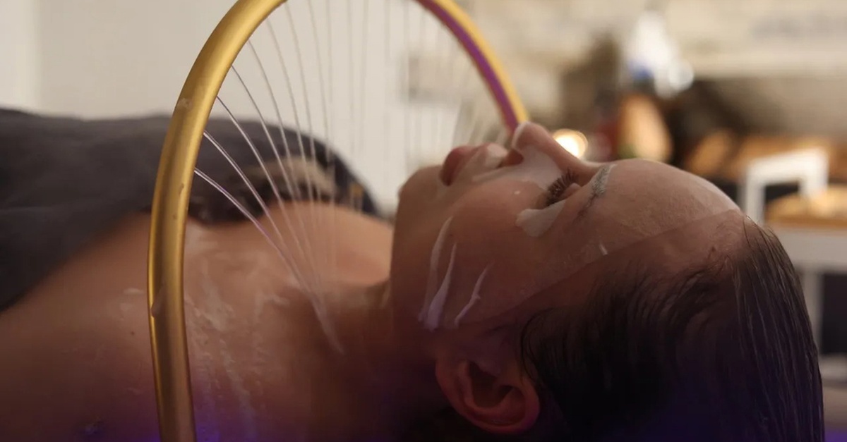 Sesión de headspa capilar con facial y masajes en Málaga