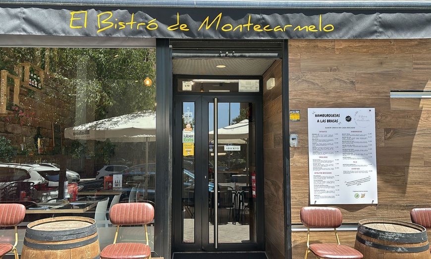 Image 2: Menú completo de hamburguesas con patatas para 2 o 4 personas 