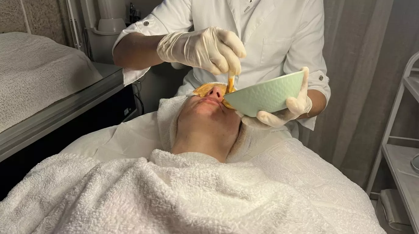 Basic Facial, Diamant Mikrodermabrasion oder Hydrogenbehandlung
