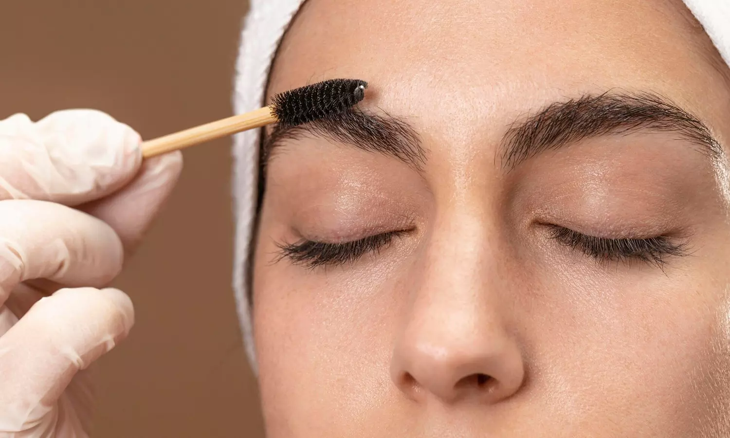 Laminado de cejas o lifting de pestañas con opción a tinte para una persona, con hasta un 51% de descuento - Second Medium