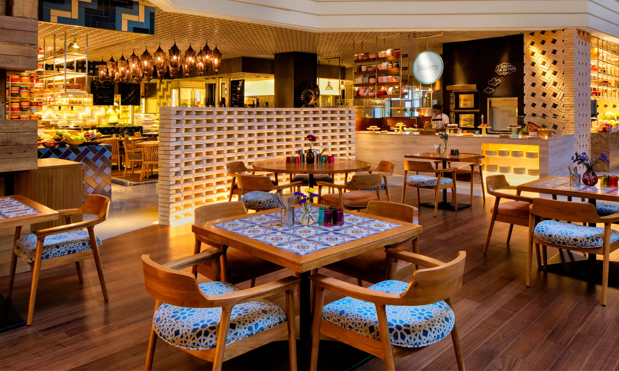 5*Dubai: One-Night Stay with Breakfast and Waterpark Access