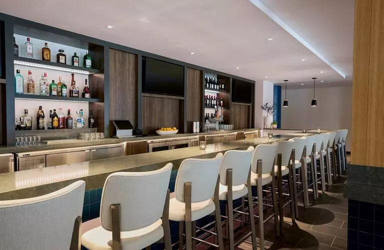 Comfortable Budget Hotel Near LAX With Parking Included