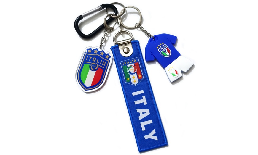 Image 7: World Cup 2022 Keychains with Coloured Badge Logos