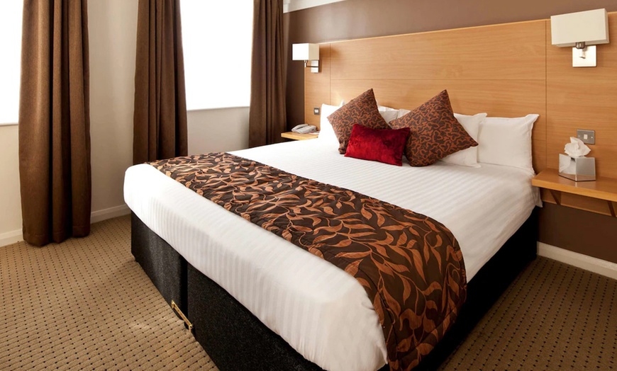 Image 9: Bolton: Standard Double or Twin Room with Breakfast, Prosecco, & More