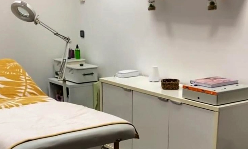 Image 8: 1, 2 o 3 sesiones de microlifting facial de vitaminas con Dermapen