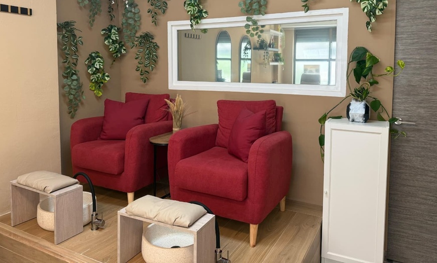 Image 2: Spa de pies con baño de sales, aceites, eliminación de durezas y uñas