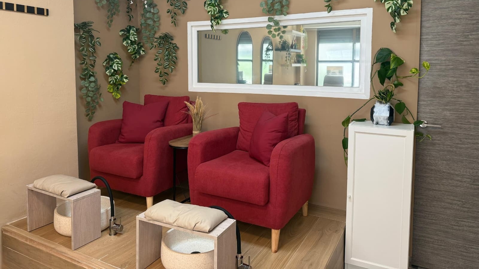 Spa de pies con baño de sales, aceites, eliminación de durezas y uñas