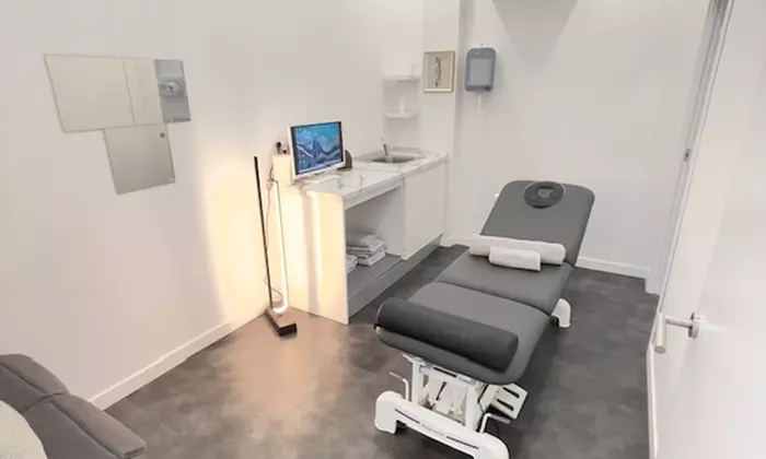 Limpieza facial con opción a peeling químico o dermapen estético