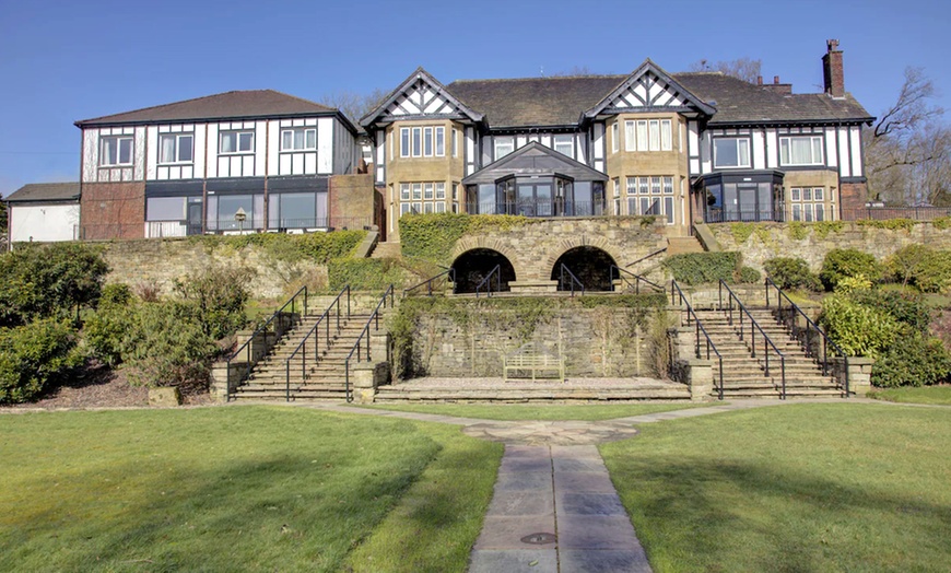 Image 11: Lancashire: Picturesque Stay for 2 with Breakfast, Dinner, Hot Tub 