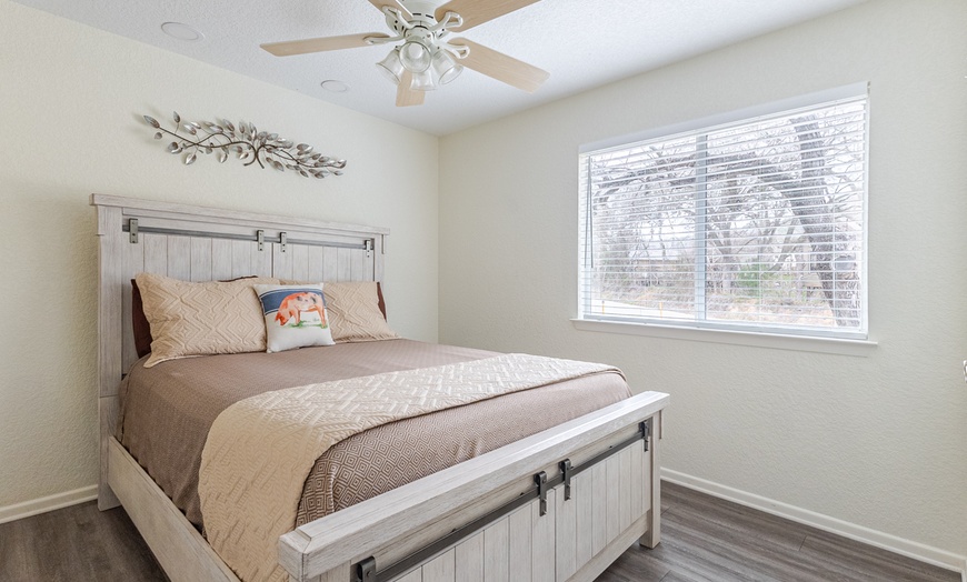 Image 29: Private Homes with Guadalupe River Access