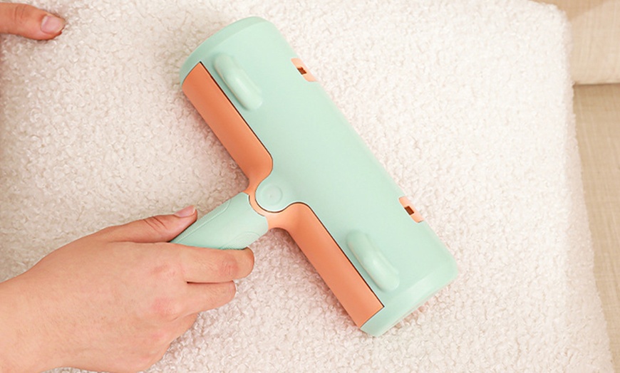 Image 5: Electrostatic Pet Hair Remover Brush with Ergonomic Handle 