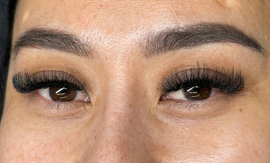 Image 3: Eyelash Extensions: Classic, Hybrid, Volume Styles that Last Weeks
