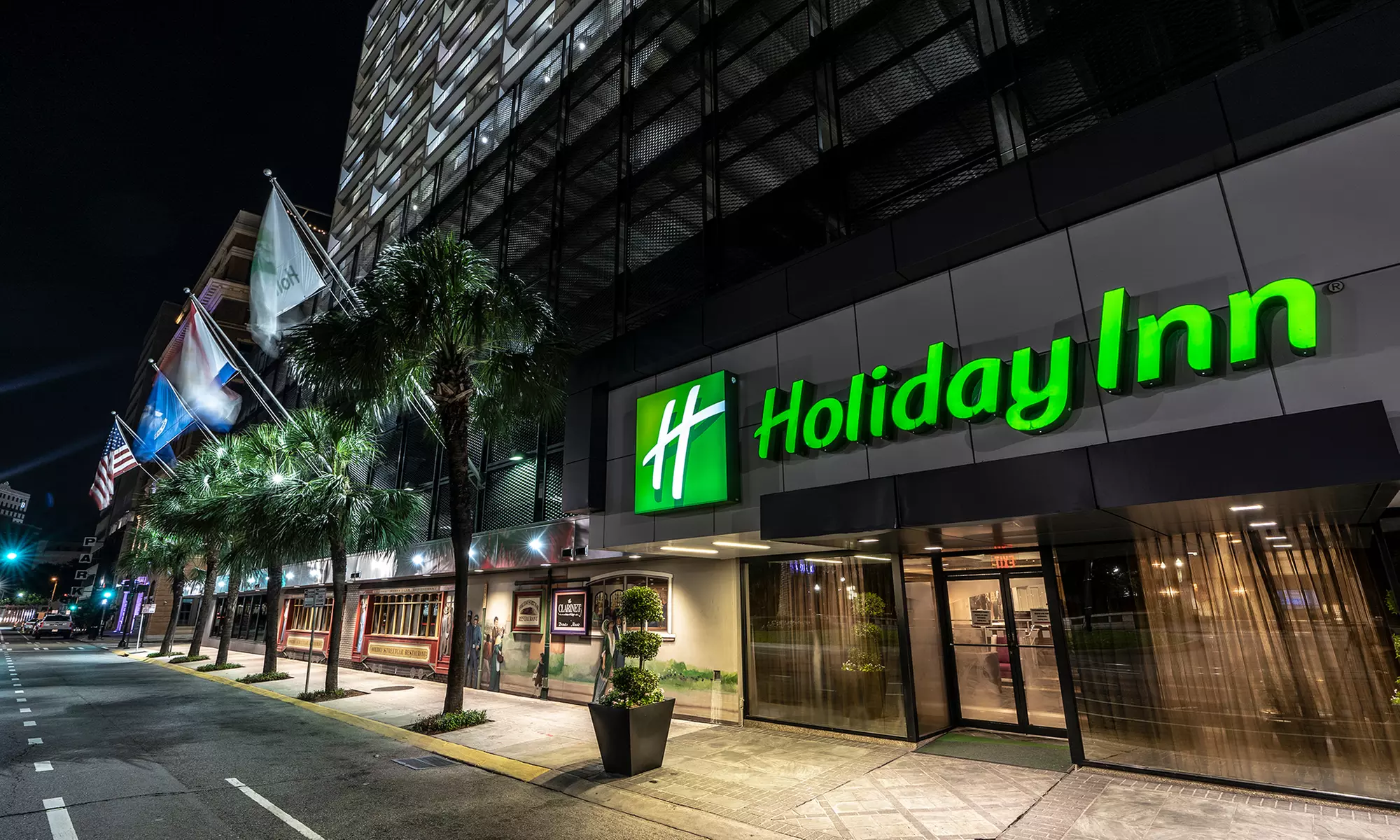 Member Pricing: Budget Hotel in Central NOLA with Rooftop Pool 
