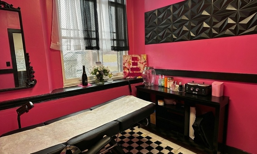 Image 3: Smooth Skin, Zero Stress: Expert Waxing at Vanity Candy
