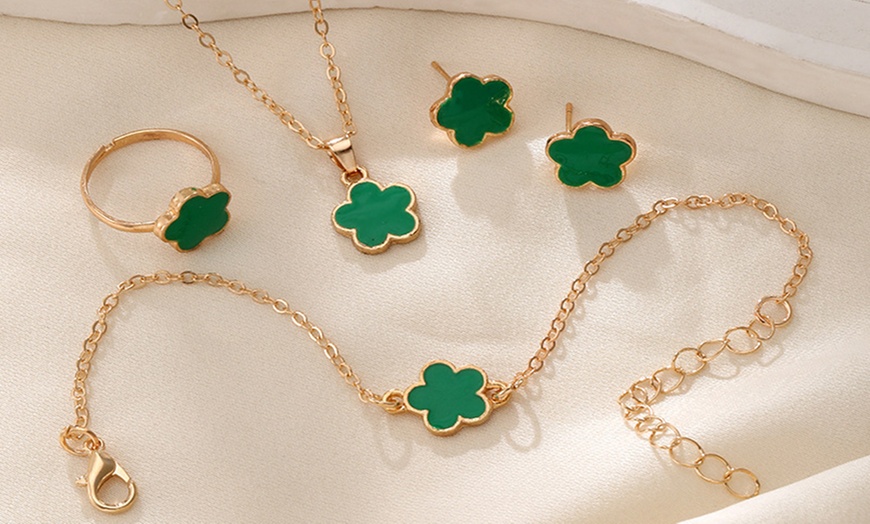 Image 2: 5-Leaf Clover Jewellery Set with Necklace, Bracelet, Ring and Earrings