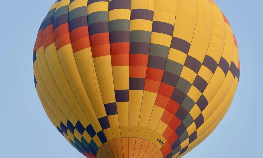 Image 2: Enjoy a Sunrise Hot Air Balloon Flights