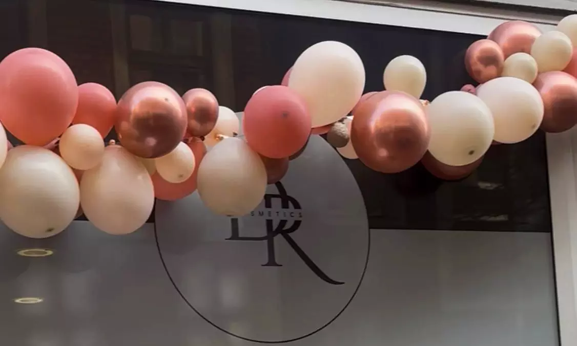 Gesichtsbehandlung mit Bedampfung / Anti-Aging-Pflege / Radiofrequenz