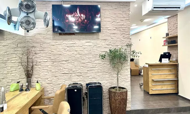 Waschen, Schneiden, Föhnen bzw. Styling & Haar-Kur für Damen & Herren