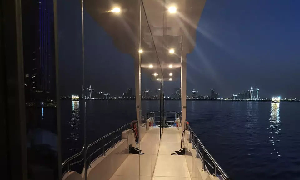 Enjoy the Ultimate Jadaf Cruise with Entertainment and Dining